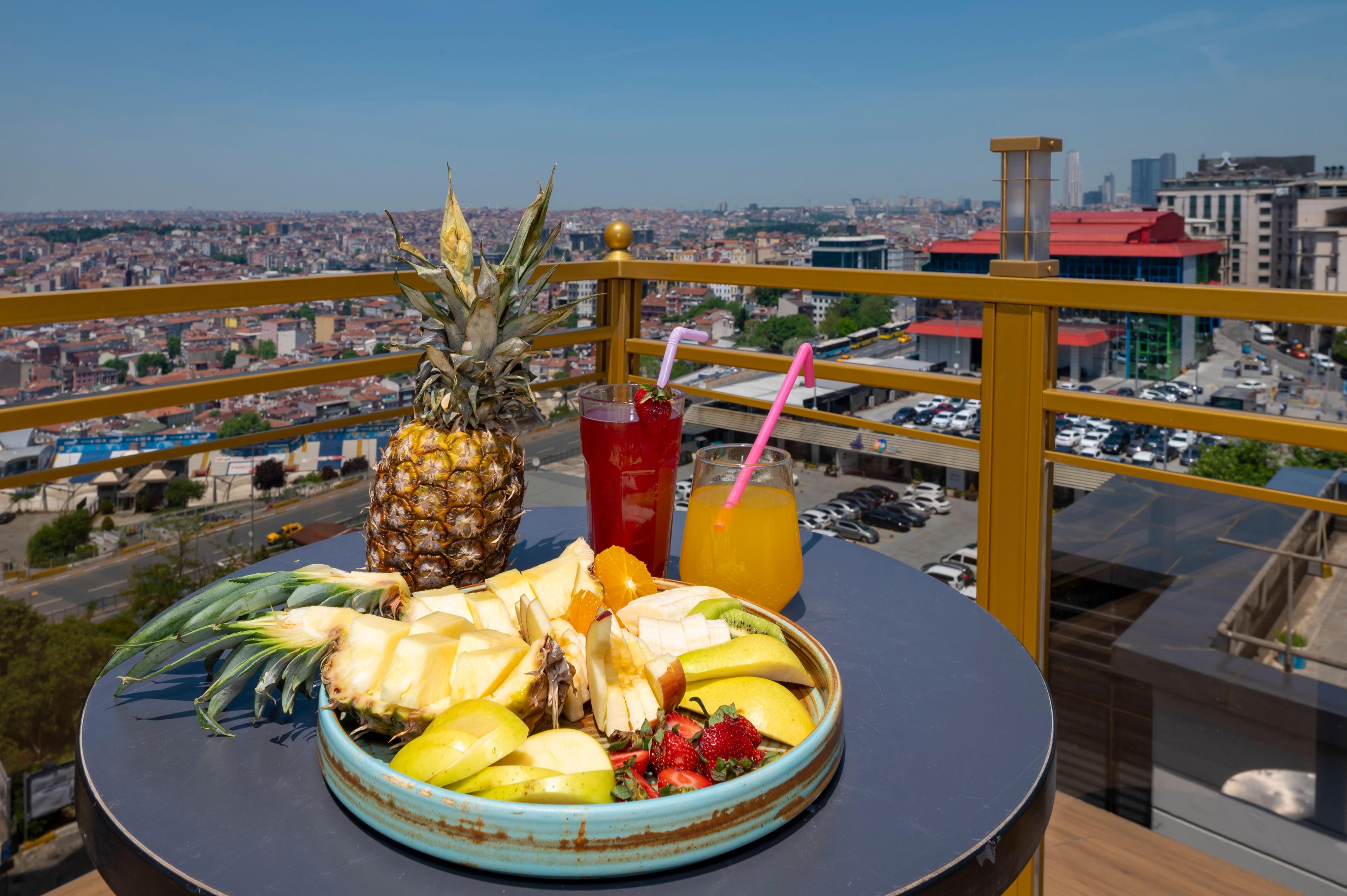 Ramada By Wyndham Istanbul Pera Taksim Hotel Exterior photo